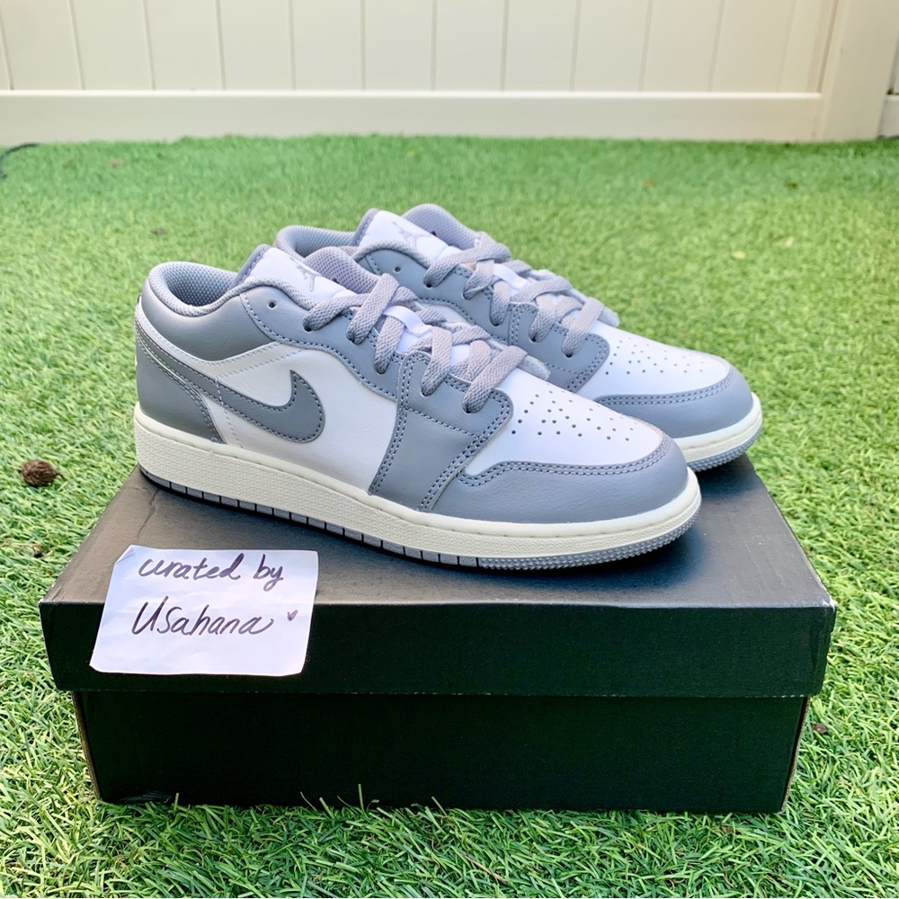 Nike Air Jordan 1 low GS grey white shoes (rare) - big kids - Picture 3 of 4